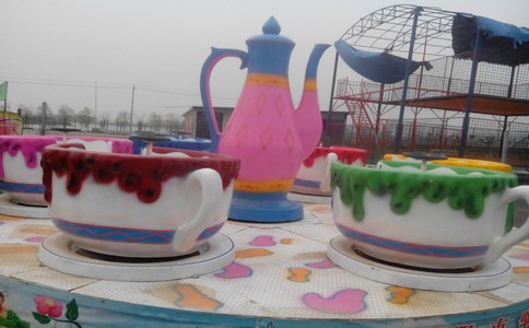 選購游樂場設(shè)備需要注意哪些事項