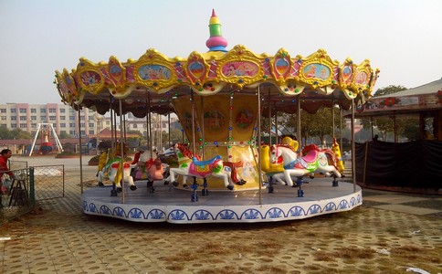 豪華轉(zhuǎn)馬與海洋飛椅在賺錢上有哪些共同的優(yōu)勢